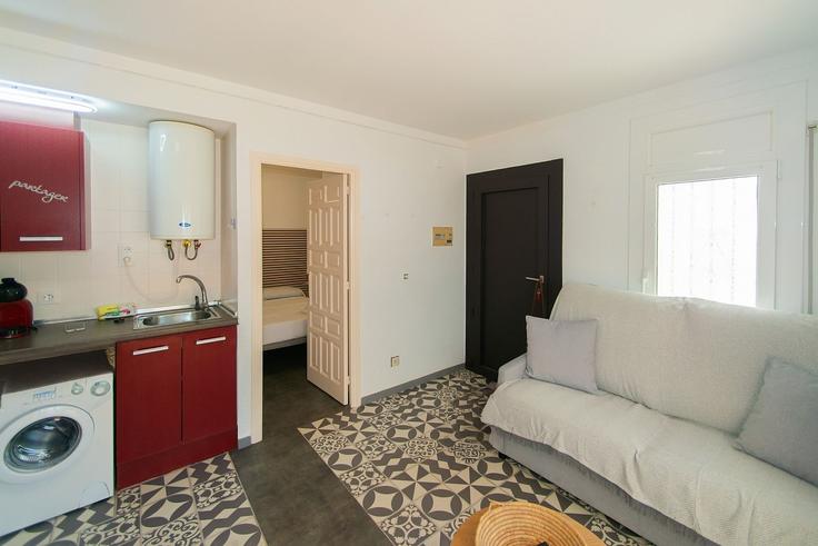 Sala de estar elegantemente projetada com móveis modernos em um apartamento no Building Carrer de Josep Carner - welcs - 1328321 em Roses, Roses Sala de estar elegantemente projetada com móveis modernos em um apartamento no Building Carrer de Josep Carner - welcs - 1328321 em Roses, Roses