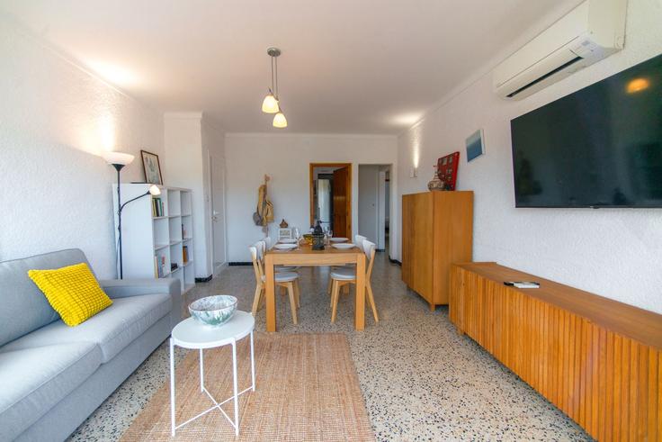 Llançà, Llançà에 위치한 Building Carrer Girona - welcs - 1492728 유닛의 세련된 인테리어가 돋보이는 거실