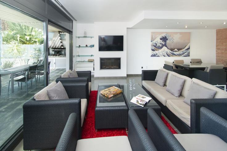 Elegante sala de estar con mobiliario moderno en un apartamento en Building Carrer Falconera - welcs - 1580888 en Empuriabrava, Empuriabrava Elegante sala de estar con mobiliario moderno en un apartamento en Building Carrer Falconera - welcs - 1580888 en Empuriabrava, Empuriabrava