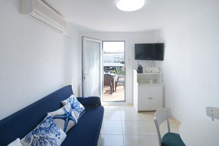 Platja d'Aro i S'Agaró, Platja d'Aro i S'Agaró에 위치한 Building Avinguda de s'Agaró - welcs - 1582806 유닛의 세련된 인테리어가 돋보이는 거실 Platja d'Aro i S'Agaró, Platja d'Aro i S'Agaró에 위치한 Building Avinguda de s'Agaró - welcs - 1582806 유닛의 세련된 인테리어가 돋보이는 거실