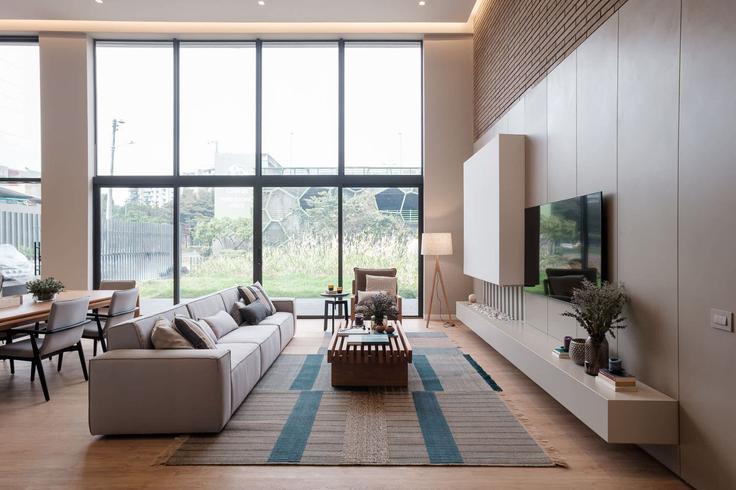 Elegante sala de estar con mobiliario moderno en un apartamento en Building Carrera 33 - wellcometravel - 1309048 - COL en Teusaquillo, Bogotá