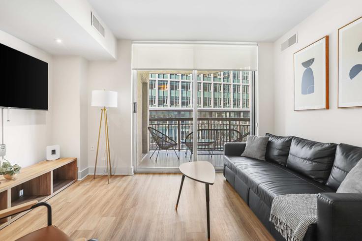 Elegant gestaltetes Wohnzimmer mit moderner Einrichtung in einer Wohnung im Building South Eads Street - whost - 1056572 - WDC in Arlington, Arlington Elegant gestaltetes Wohnzimmer mit moderner Einrichtung in einer Wohnung im Building South Eads Street - whost - 1056572 - WDC in Arlington, Arlington