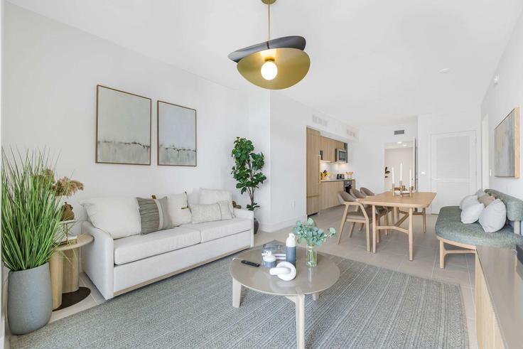 Sala de estar elegantemente projetada com móveis modernos em um apartamento no Building Dwyane Wade Boulevard - whost - 1049649 - MIA em Miami, Miami Sala de estar elegantemente projetada com móveis modernos em um apartamento no Building Dwyane Wade Boulevard - whost - 1049649 - MIA em Miami, Miami