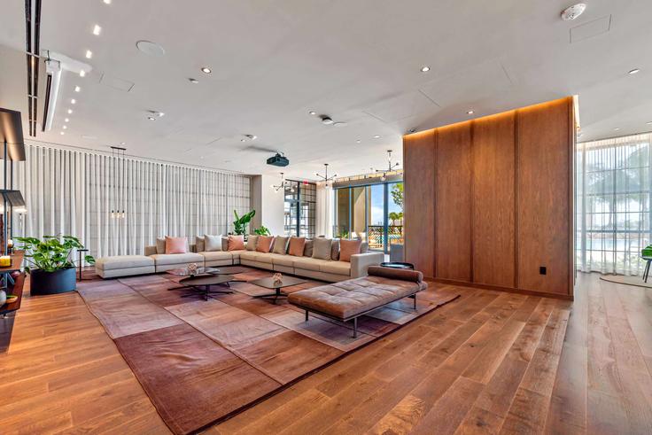 Elegante sala de estar con mobiliario moderno en un apartamento en Building Northeast 6th Street - whost - 1255896 - MIA en Miami, Miami Elegante sala de estar con mobiliario moderno en un apartamento en Building Northeast 6th Street - whost - 1255896 - MIA en Miami, Miami