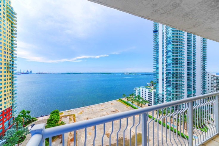 Brickell, マイアミで家具付き3ベッドルームアパートメントを借りま