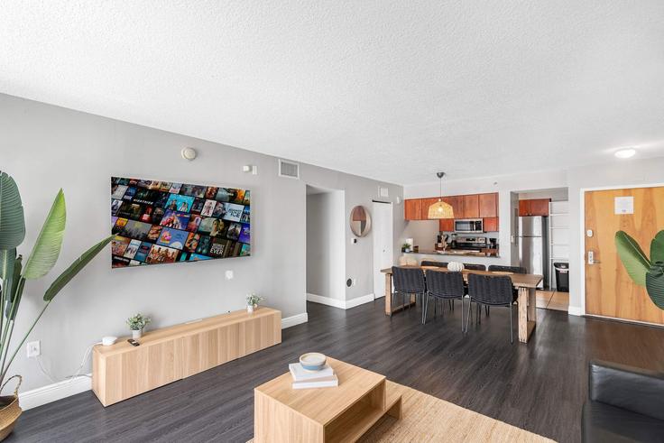 Elegant gestaltetes Wohnzimmer mit moderner Einrichtung in einer Wohnung im Building Brickell Bay Drive - whost - 1022192 - MIA in Miami, Miami