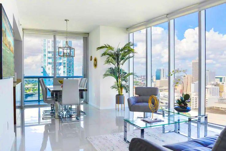 Miami, Miami에 위치한 Building Brickell Avenue - whost - 1022271 - MIA 아파트의 세련된 인테리어가 돋보이는 거실