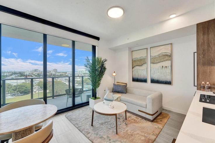 Building 72nd Street - whost - 1274226 - MIA adresindeki bir dairede modern mobilyalarla zarif bir şekilde tasarlanmış oturma odası Miami Beach, Miami Beach Building 72nd Street - whost - 1274226 - MIA adresindeki bir dairede modern mobilyalarla zarif bir şekilde tasarlanmış oturma odası Miami Beach, Miami Beach