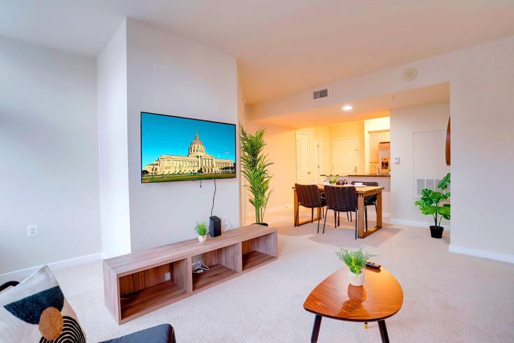 Arlington ArlingtonのBuilding South Fern Street - whost - 1022444 - WDCのアパートメントにある、モダンな家具を備えたエレガントなデザインのリビングルーム Arlington ArlingtonのBuilding South Fern Street - whost - 1022444 - WDCのアパートメントにある、モダンな家具を備えたエレガントなデザインのリビングルーム