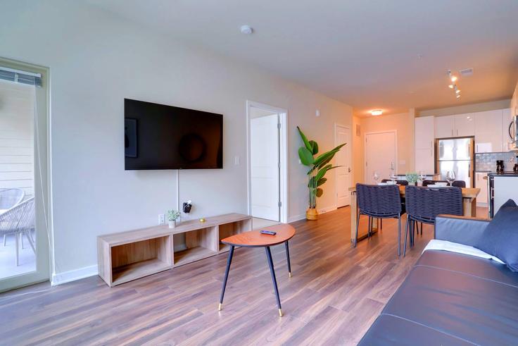 Elegant gestaltetes Wohnzimmer mit moderner Einrichtung in einer Wohnung im Building Poag Street - whost - 1022608 in Rose Hill, Rose Hill Elegant gestaltetes Wohnzimmer mit moderner Einrichtung in einer Wohnung im Building Poag Street - whost - 1022608 in Rose Hill, Rose Hill