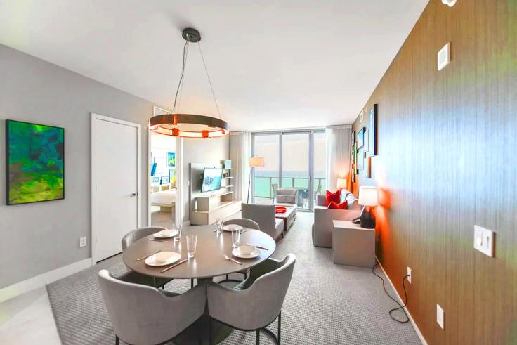 Hollywood, Hollywood 소재 Building South Ocean Drive - whost - 1022182 - MIA 유닛에 마련된, 현대적인 가구로 꾸며진 우아한 디자인의 거실