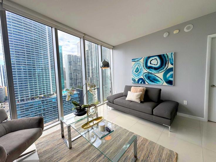 Building Brickell Avenue - whost - 1022271 - MIA adresindeki bir dairede modern mobilyalarla zarif bir şekilde tasarlanmış oturma odası Miami, Miami