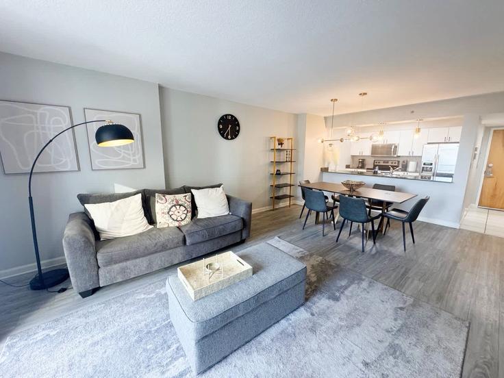 Salle de séjour élégante avec mobilier moderne dans un appartement à Building Southeast 12th Street - whost - 1338359 à Miami, Miami