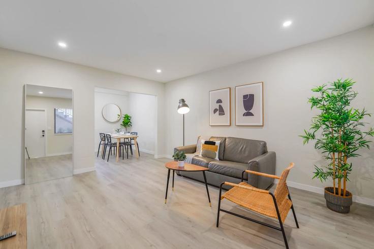 Miami MiamiのBuilding Southwest 11th Avenue - whost - 1022465 - MIAのアパートメントにある、モダンな家具を備えたエレガントなデザインのリビングルーム