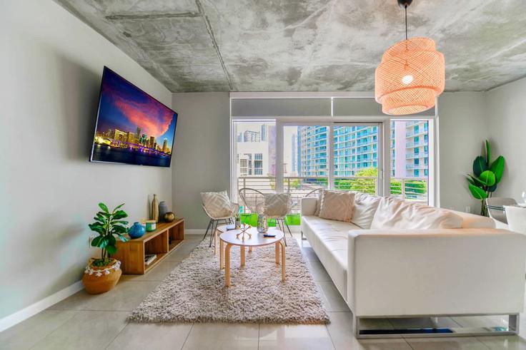 Salle de séjour élégante avec mobilier moderne dans un appartement à Building Northeast 1st Avenue - whost - 1022230 - MIA à Miami, Miami Salle de séjour élégante avec mobilier moderne dans un appartement à Building Northeast 1st Avenue - whost - 1022230 - MIA à Miami, Miami