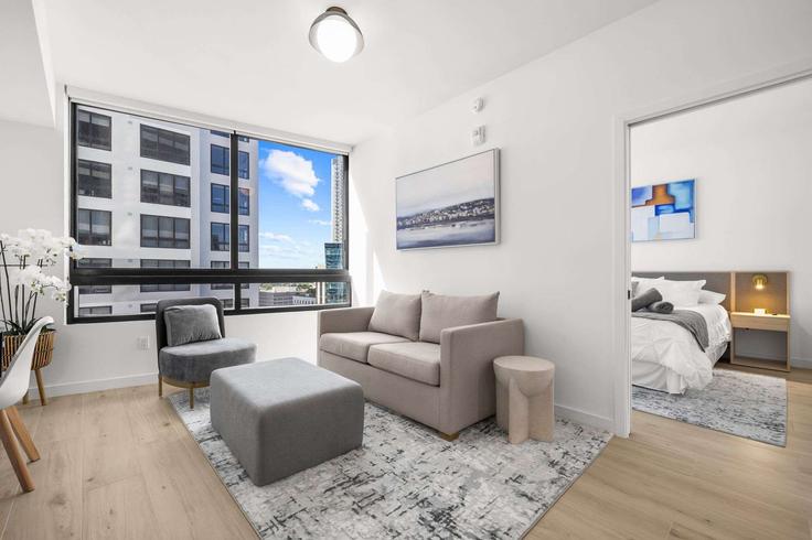 Salle de séjour élégante avec mobilier moderne dans un appartement à Building North Miami Avenue - whost - 1372965 à Miami, Miami