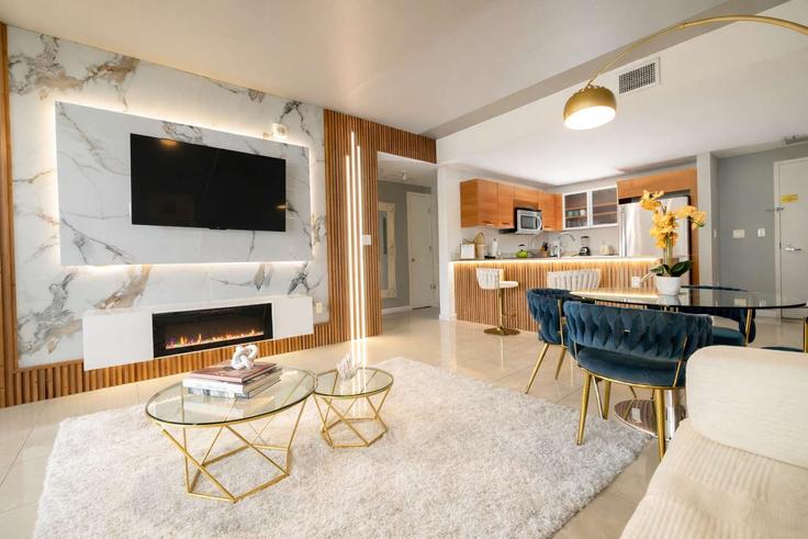 Building Northeast 1st Avenue - whost - 1313358 - MIA adresindeki bir dairede modern mobilyalarla zarif bir şekilde tasarlanmış oturma odası Miami, Miami
