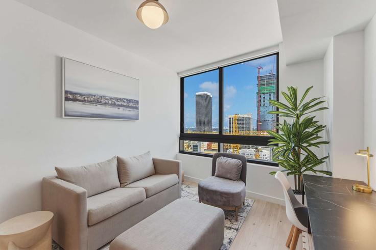 Miami MiamiのBuilding North Miami Avenue - whost - 1465699のアパートメントにある、モダンな家具を備えたエレガントなデザインのリビングルーム