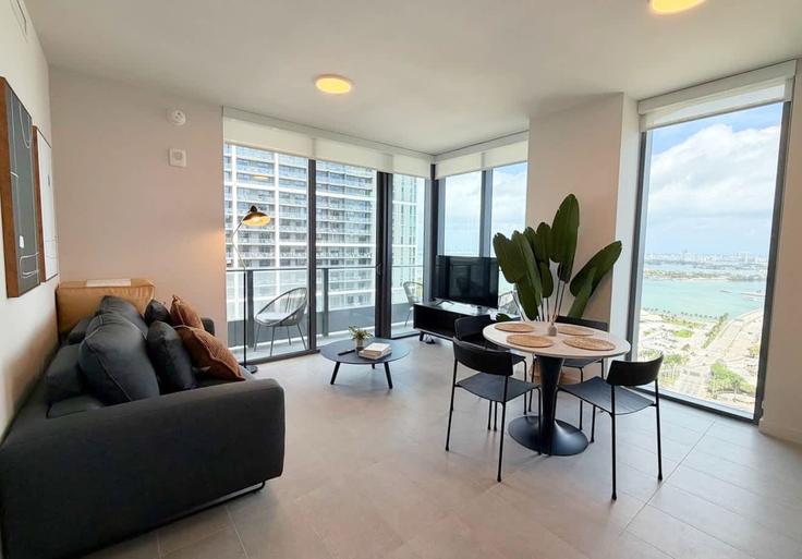 Miami, Miami에 위치한 Building Northeast 5th Street - whost - 1521895 유닛의 세련된 인테리어가 돋보이는 거실