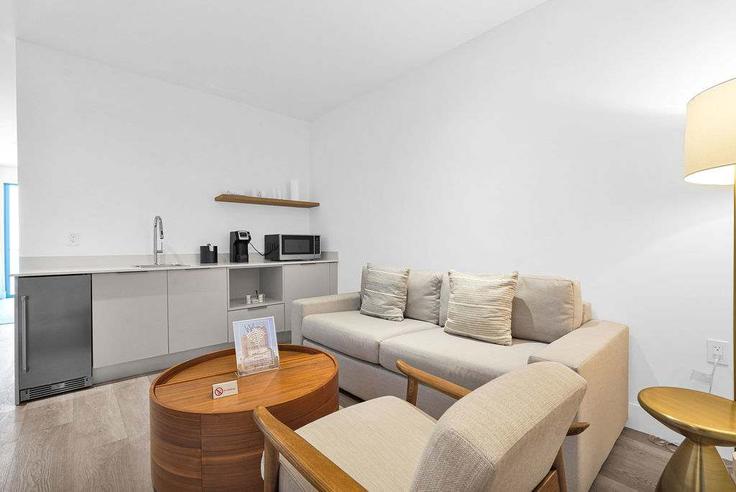 Salle de séjour élégante avec mobilier moderne dans un appartement à Building Southwest 9th Street - whost - 1515073 à Miami, Miami Salle de séjour élégante avec mobilier moderne dans un appartement à Building Southwest 9th Street - whost - 1515073 à Miami, Miami