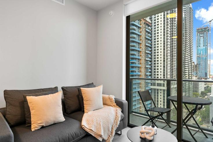 Miami, Miami에 위치한 Building Northeast 5th Street - whost - 1388734 유닛의 세련된 인테리어가 돋보이는 거실