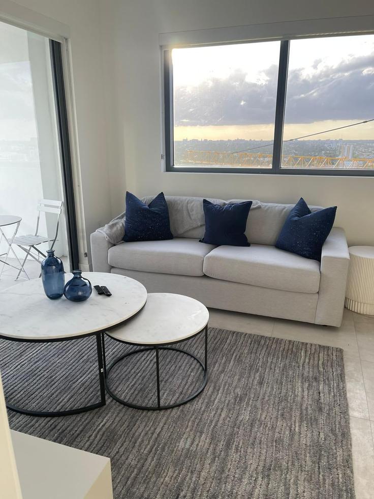 Miami, Miami에 위치한 Building Southwest 9th Street - whost - 1541453 유닛의 세련된 인테리어가 돋보이는 거실 Miami, Miami에 위치한 Building Southwest 9th Street - whost - 1541453 유닛의 세련된 인테리어가 돋보이는 거실