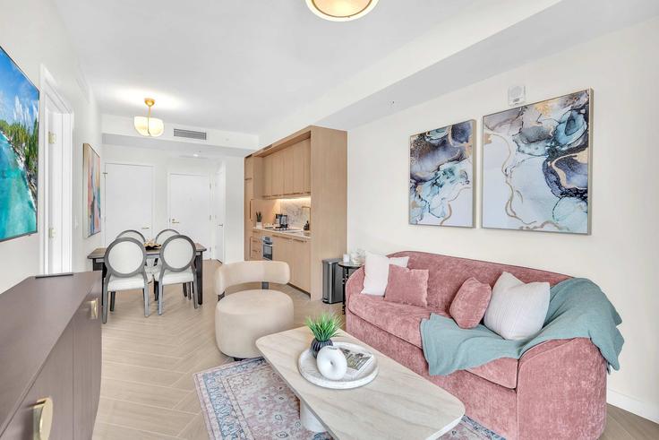 Salle de séjour élégante avec mobilier moderne dans un appartement à Building Northwest 2nd Avenue - whost - 1585088 à Miami, Miami Salle de séjour élégante avec mobilier moderne dans un appartement à Building Northwest 2nd Avenue - whost - 1585088 à Miami, Miami