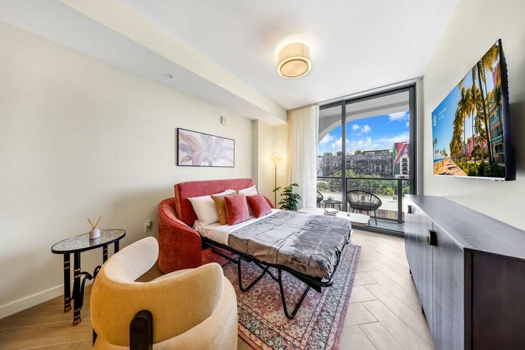Salle de séjour élégante avec mobilier moderne dans un appartement à Building Northwest 2nd Avenue - whost - 1585091 à Miami, Miami Salle de séjour élégante avec mobilier moderne dans un appartement à Building Northwest 2nd Avenue - whost - 1585091 à Miami, Miami