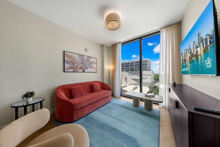 Salle de séjour élégante avec mobilier moderne dans un appartement à Building Northwest 2nd Avenue - whost - 1585086 à Miami, Miami Salle de séjour élégante avec mobilier moderne dans un appartement à Building Northwest 2nd Avenue - whost - 1585086 à Miami, Miami