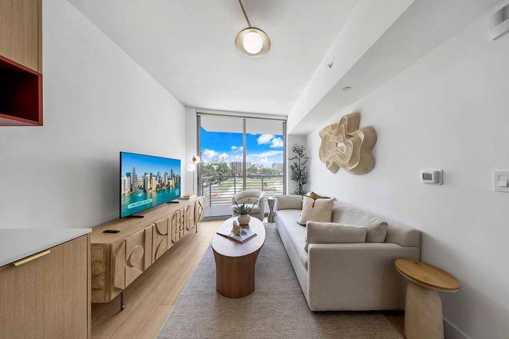 Sala de estar elegantemente projetada com móveis modernos em um apartamento no Building Northeast 32nd Street - whost - 1589863 em Miami, Miami Sala de estar elegantemente projetada com móveis modernos em um apartamento no Building Northeast 32nd Street - whost - 1589863 em Miami, Miami