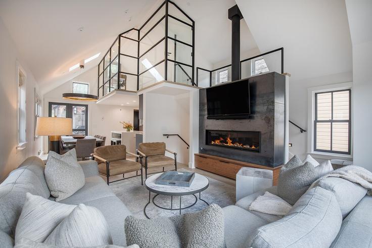 Telluride TellurideのBuilding West Pacific Avenue - wild-oak-telluride - 1490458のアパートメントにある、モダンな家具を備えたエレガントなデザインのリビングルーム Telluride TellurideのBuilding West Pacific Avenue - wild-oak-telluride - 1490458のアパートメントにある、モダンな家具を備えたエレガントなデザインのリビングルーム