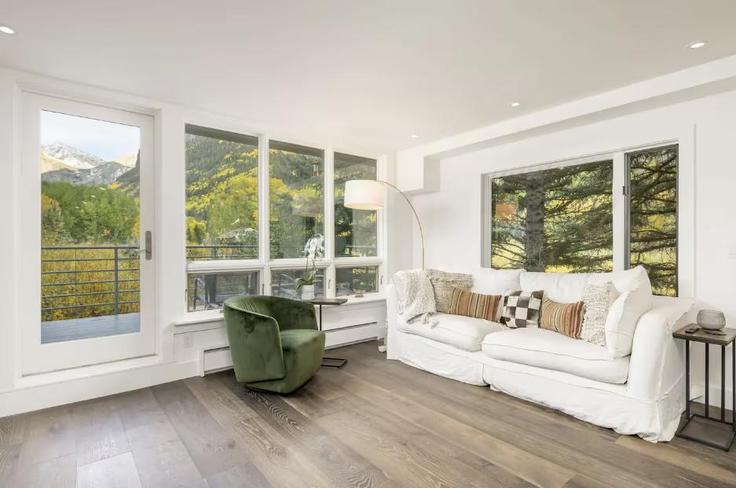 Telluride TellurideのBuilding South Spruce Street - wild-oak-telluride - 1490425のアパートメントにある、モダンな家具を備えたエレガントなデザインのリビングルーム Telluride TellurideのBuilding South Spruce Street - wild-oak-telluride - 1490425のアパートメントにある、モダンな家具を備えたエレガントなデザインのリビングルーム