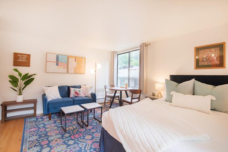 Telluride TellurideのBuilding West Galena Avenue - wild-oak-telluride - 1490417のアパートメントにある、モダンな家具を備えたエレガントなデザインのリビングルーム Telluride TellurideのBuilding West Galena Avenue - wild-oak-telluride - 1490417のアパートメントにある、モダンな家具を備えたエレガントなデザインのリビングルーム