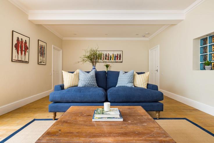 Elegant gestaltetes Wohnzimmer mit moderner Einrichtung in einer Wohnung im Building Longridge Road - will-jenkins-property-management - 1630037 in Royal Borough of Kensington and Chelsea, London Elegant gestaltetes Wohnzimmer mit moderner Einrichtung in einer Wohnung im Building Longridge Road - will-jenkins-property-management - 1630037 in Royal Borough of Kensington and Chelsea, London