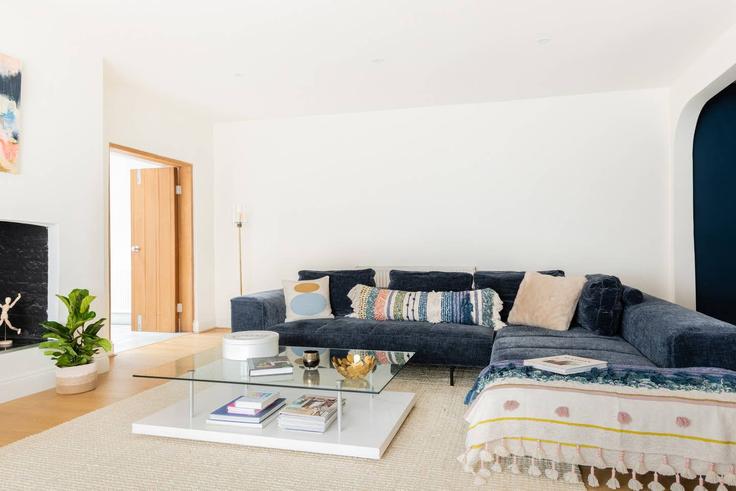 Royal Borough of Kensington and Chelsea, London에 위치한 Building Lancaster Road - will-jenkins-property-management - 1630014 유닛의 세련된 인테리어가 돋보이는 거실
