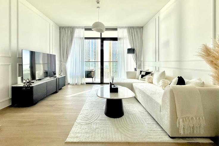 Elegant gestaltetes Wohnzimmer mit moderner Einrichtung in einer Wohnung im Building Tariaq Bedon Esm - wise-and-young-holiday-homes-llc - 1694718 in Ras Al Khor, Dubai Elegant gestaltetes Wohnzimmer mit moderner Einrichtung in einer Wohnung im Building Tariaq Bedon Esm - wise-and-young-holiday-homes-llc - 1694718 in Ras Al Khor, Dubai