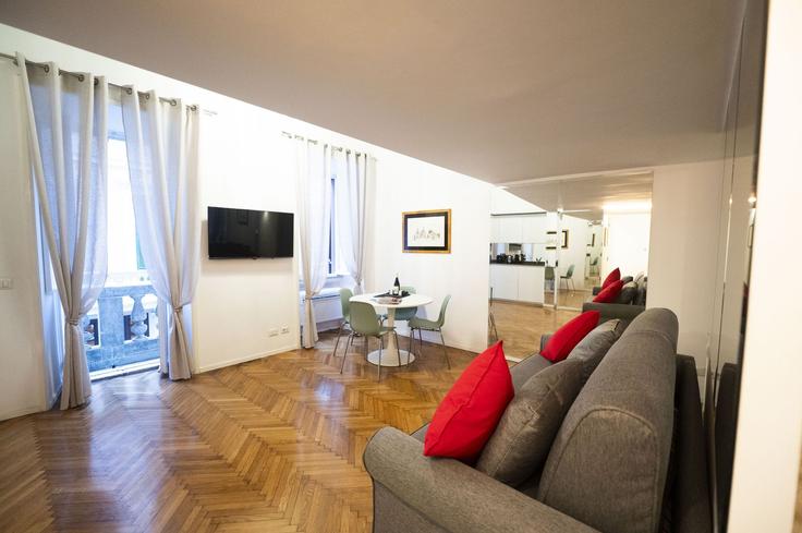 Rome, Rome에 위치한 Building Via Gregoriana - wonderwheretostaycom - 1335950 아파트의 세련된 인테리어가 돋보이는 거실 Rome, Rome에 위치한 Building Via Gregoriana - wonderwheretostaycom - 1335950 아파트의 세련된 인테리어가 돋보이는 거실
