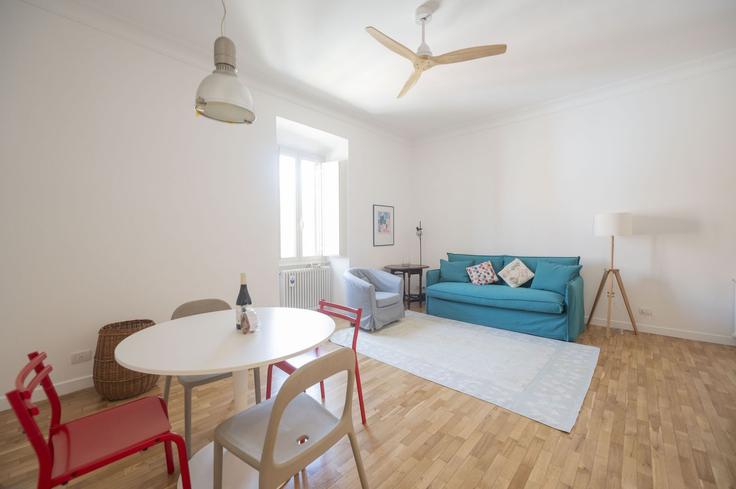 Rome, Rome에 위치한 Building Via degli Equi - wonderwheretostaycom - 1335972 아파트의 세련된 인테리어가 돋보이는 거실