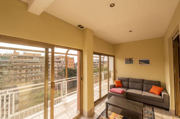 Rome, Rome에 위치한 Building Via Pietro Ruga - wonderwheretostaycom - 1335973 아파트의 세련된 인테리어가 돋보이는 거실 Rome, Rome에 위치한 Building Via Pietro Ruga - wonderwheretostaycom - 1335973 아파트의 세련된 인테리어가 돋보이는 거실