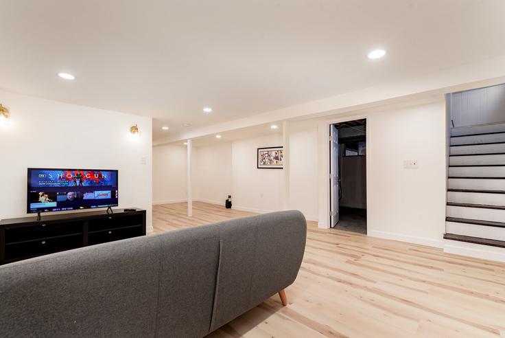 Florissant, Florissant에 위치한 Building Alpha Drive - woodford-rentals-llc - 1472885 유닛의 세련된 인테리어가 돋보이는 거실