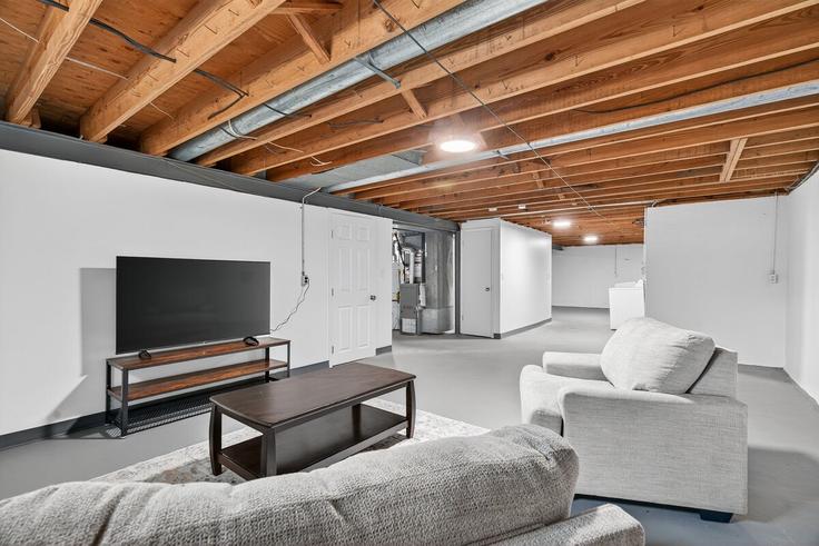 Florissant, Florissant에 위치한 Building Lindsay Lane - woodford-rentals-llc - 1472900 유닛의 세련된 인테리어가 돋보이는 거실