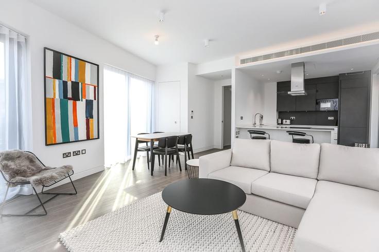 Building King John Court - workham-hotels-limited - 1571154 adresindeki bir dairede modern mobilyalarla zarif bir şekilde tasarlanmış oturma odası London Borough of Hackney, London Building King John Court - workham-hotels-limited - 1571154 adresindeki bir dairede modern mobilyalarla zarif bir şekilde tasarlanmış oturma odası London Borough of Hackney, London
