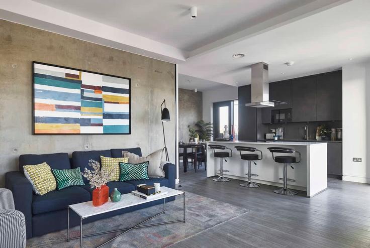 Elegante sala de estar con mobiliario moderno en un apartamento en Building King John Court - workham-hotels-limited - 1571155 en London Borough of Hackney, London Elegante sala de estar con mobiliario moderno en un apartamento en Building King John Court - workham-hotels-limited - 1571155 en London Borough of Hackney, London