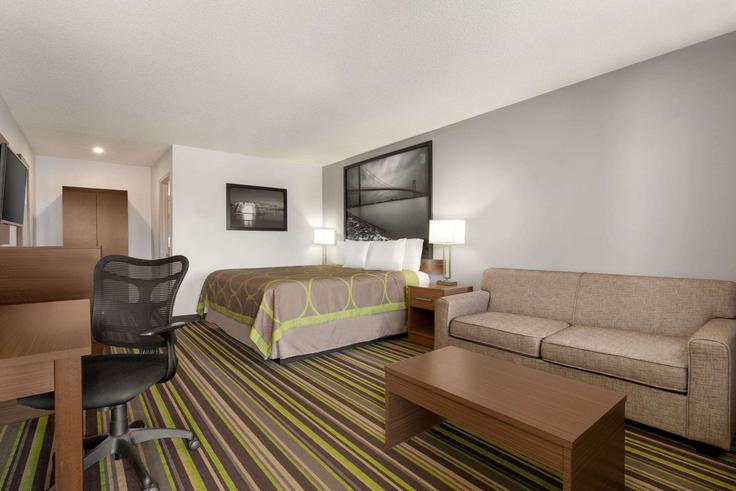 Building Dougall Avenue - wyndham - 1673403 adresindeki bir dairede modern mobilyalarla zarif bir şekilde tasarlanmış oturma odası Windsor, Windsor Building Dougall Avenue - wyndham - 1673403 adresindeki bir dairede modern mobilyalarla zarif bir şekilde tasarlanmış oturma odası Windsor, Windsor