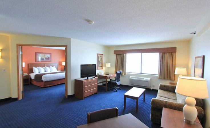 Cedar Rapids, Cedar Rapids에 위치한 Building 6th Street Southwest - wyndham - 1662959 유닛의 세련된 인테리어가 돋보이는 거실