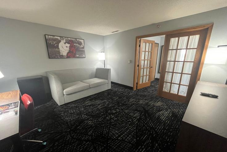 Lincoln LincolnのBuilding North 27th Street - wyndham - 1659897のアパートメントにある、モダンな家具を備えたエレガントなデザインのリビングルーム Lincoln LincolnのBuilding North 27th Street - wyndham - 1659897のアパートメントにある、モダンな家具を備えたエレガントなデザインのリビングルーム
