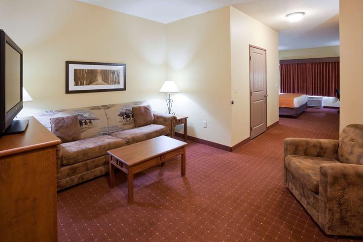 Building 23rd Avenue South - wyndham - 1655064 adresindeki bir dairede modern mobilyalarla zarif bir şekilde tasarlanmış oturma odası Fargo, Fargo