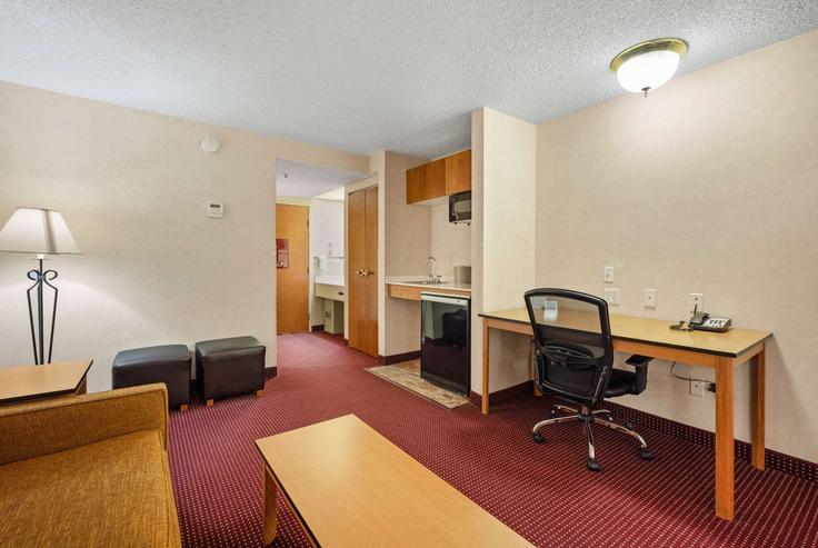 Denver, Denver에 위치한 Building Tower Road - wyndham - 1657451 유닛의 세련된 인테리어가 돋보이는 거실