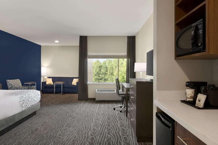 Salle de séjour élégante avec mobilier moderne dans un appartement à Building Springdale Road - wyndham - 1680878 à Rock Hill, Rock Hill Salle de séjour élégante avec mobilier moderne dans un appartement à Building Springdale Road - wyndham - 1680878 à Rock Hill, Rock Hill