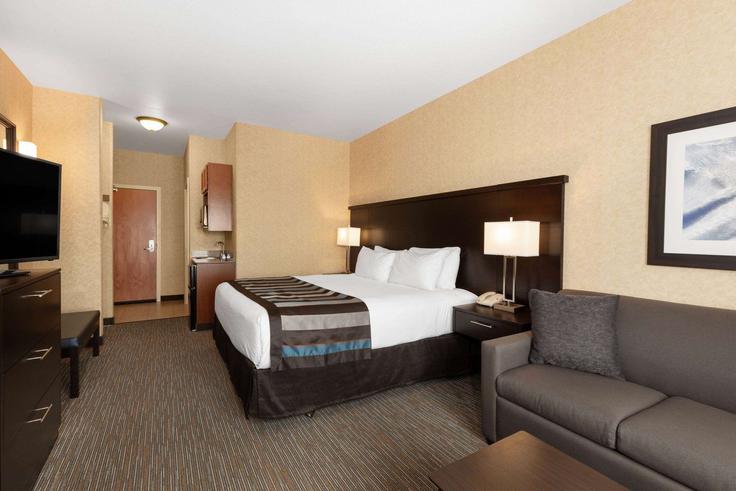 Elegant gestaltetes Wohnzimmer mit moderner Einrichtung in einer Wohnung im Building Kittleson Road Northeast - wyndham - 1676560 in Moses Lake, Moses Lake Elegant gestaltetes Wohnzimmer mit moderner Einrichtung in einer Wohnung im Building Kittleson Road Northeast - wyndham - 1676560 in Moses Lake, Moses Lake